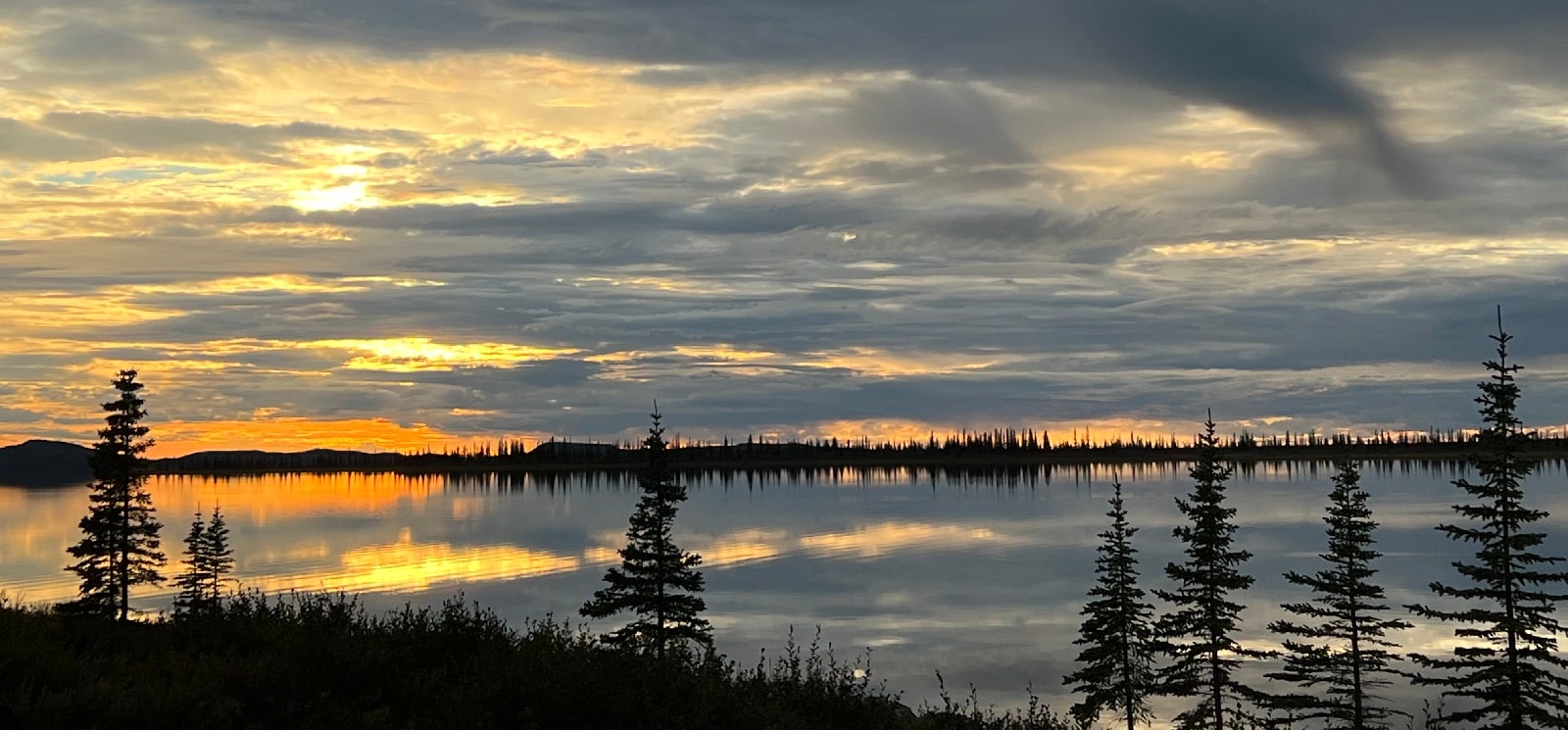 A picture of a lake during a sunset.